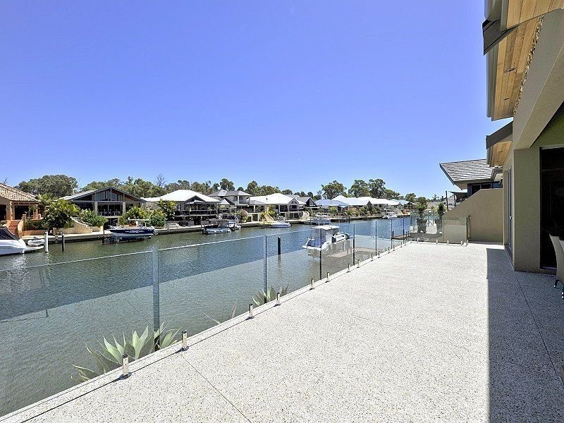 16 Ragamuffin Point, Halls Head WA 6210