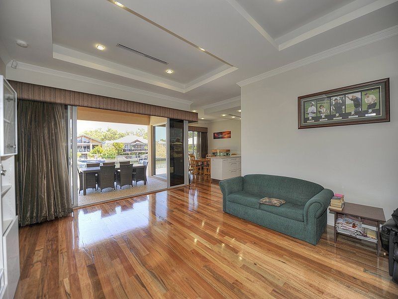 16 Ragamuffin Point, Halls Head WA 6210