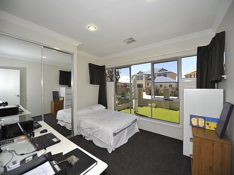 16 Ragamuffin Point, Halls Head WA 6210