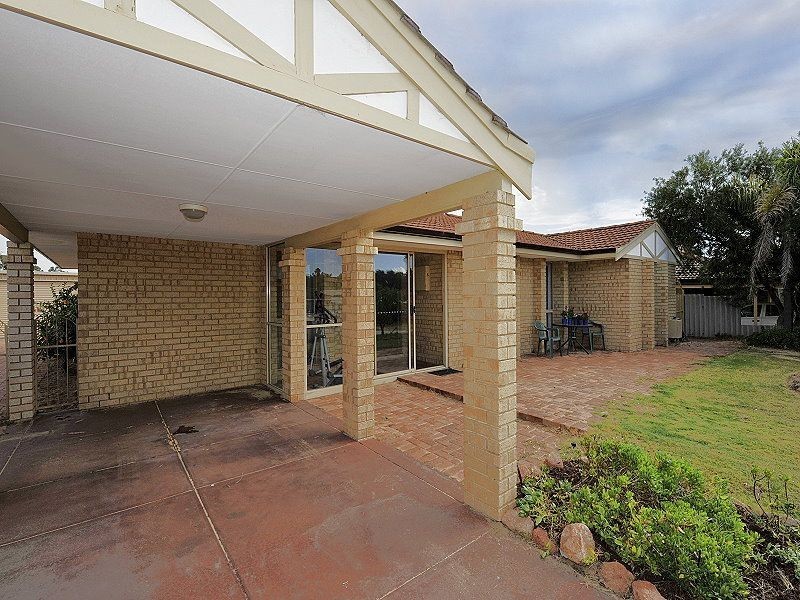 5 Oaklands Avenue, Halls Head WA 6210