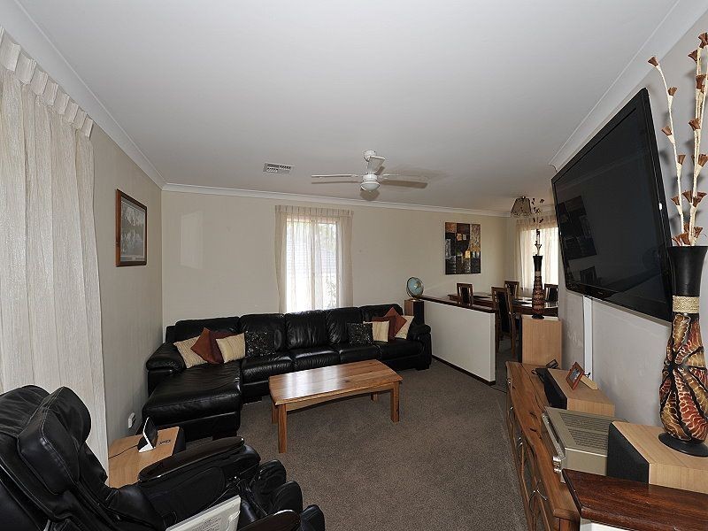 5 Oaklands Avenue, Halls Head WA 6210