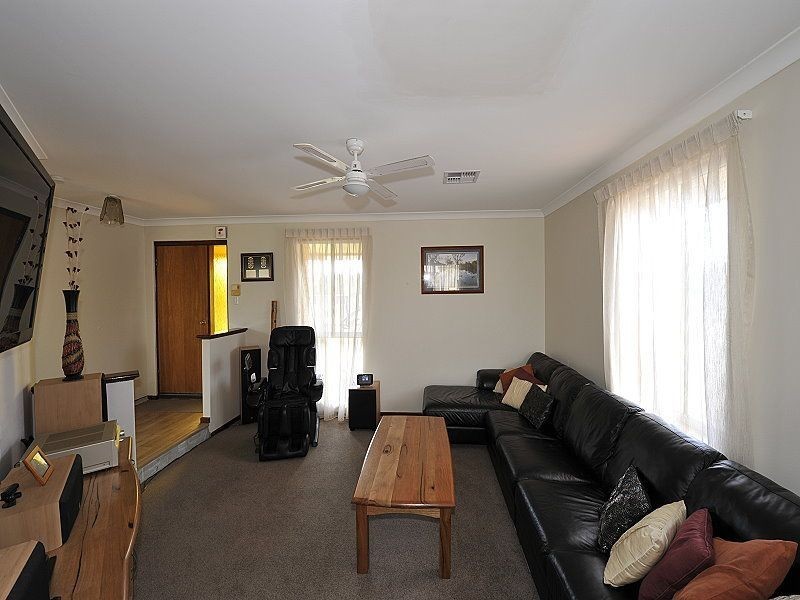 5 Oaklands Avenue, Halls Head WA 6210