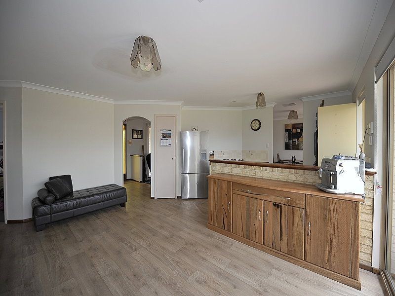 5 Oaklands Avenue, Halls Head WA 6210