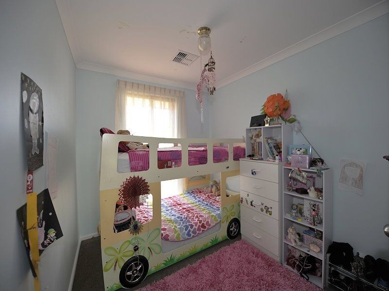 5 Oaklands Avenue, Halls Head WA 6210