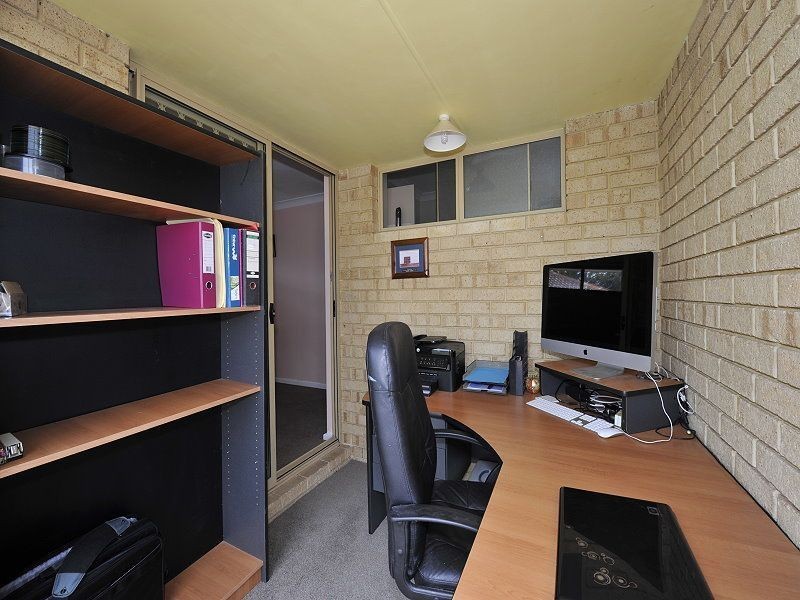 5 Oaklands Avenue, Halls Head WA 6210