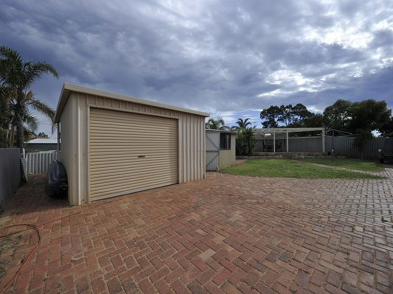 5 Oaklands Avenue, Halls Head WA 6210