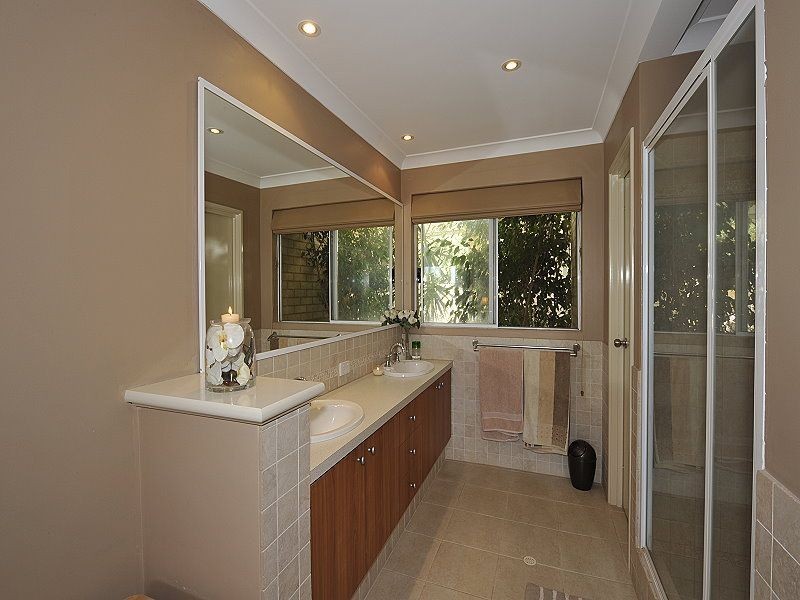 6 Dalona Parkway, Lakelands WA 6180