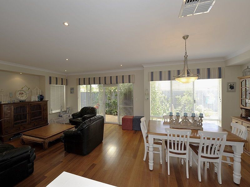 6 Dalona Parkway, Lakelands WA 6180