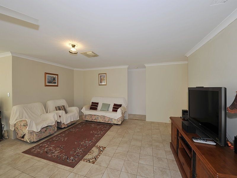 6 Portrush Parade, Meadow Springs WA 6210