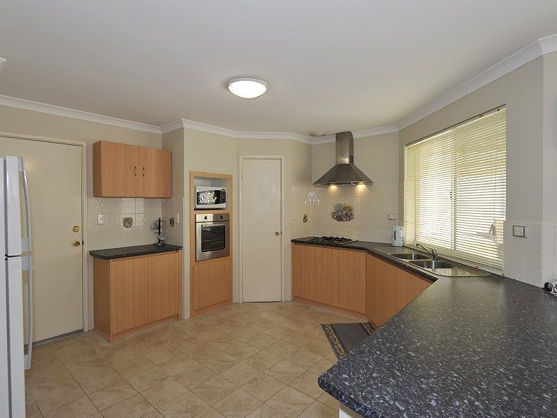 6 Portrush Parade, Meadow Springs WA 6210