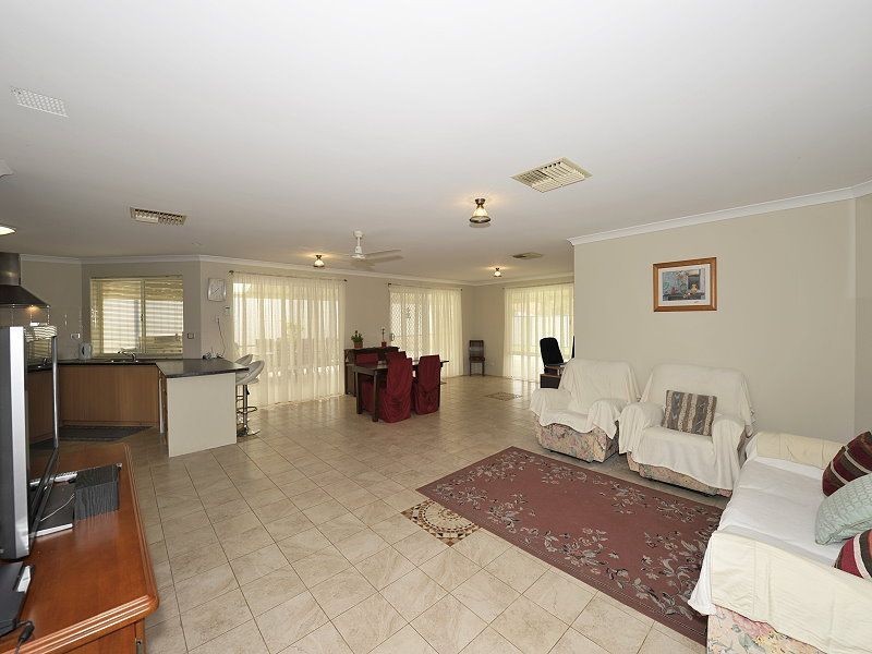 6 Portrush Parade, Meadow Springs WA 6210