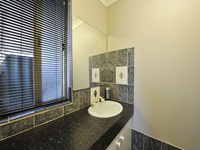 4 Berkeley Close, Greenfields WA 6210