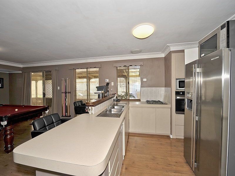 4 Berkeley Close, Greenfields WA 6210