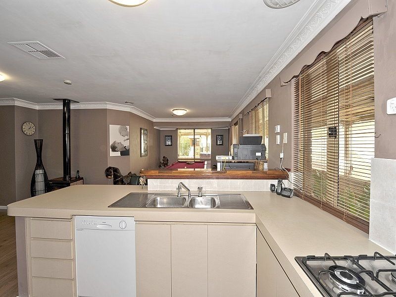 4 Berkeley Close, Greenfields WA 6210