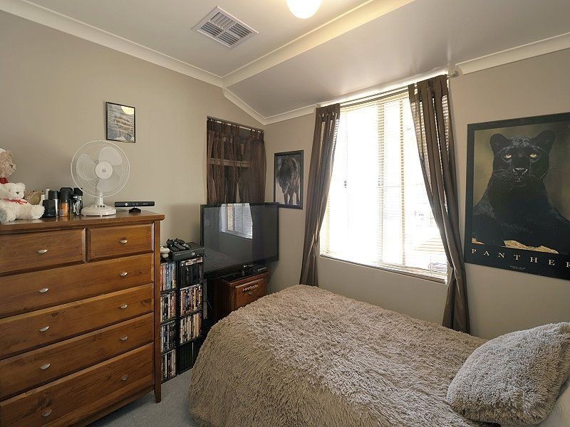 4 Berkeley Close, Greenfields WA 6210