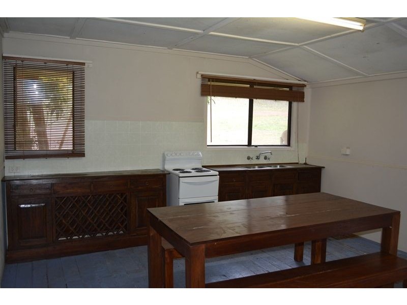 195 Holyoake road, Dwellingup WA 6213