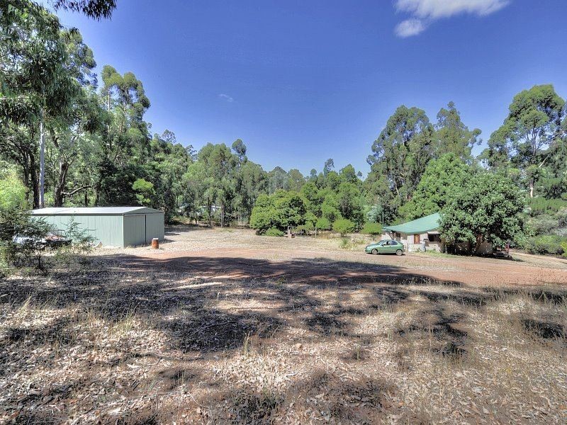 195 Holyoake road, Dwellingup WA 6213