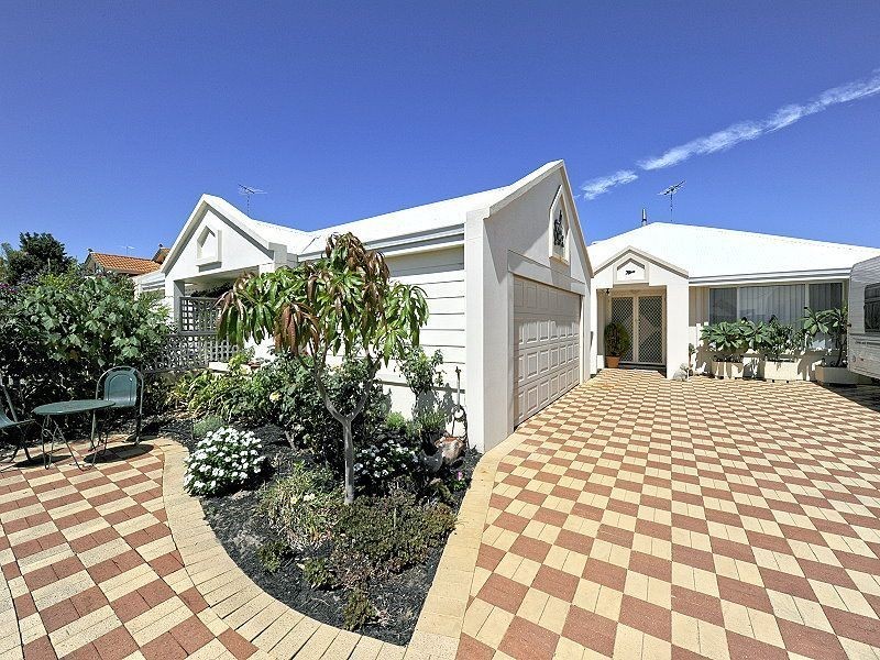 2B Galleon Close, Halls Head WA 6210