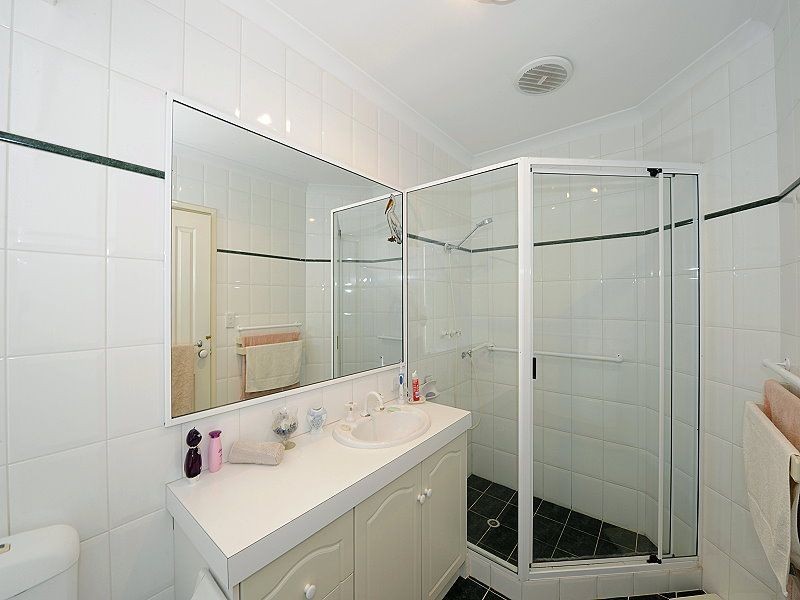 2B Galleon Close, Halls Head WA 6210