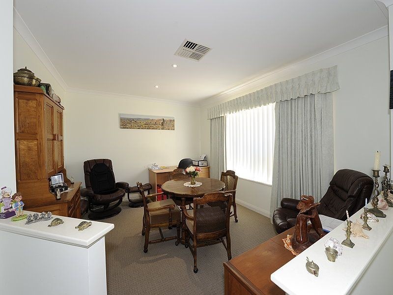 2B Galleon Close, Halls Head WA 6210