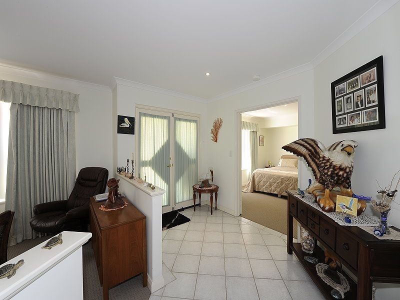 2B Galleon Close, Halls Head WA 6210