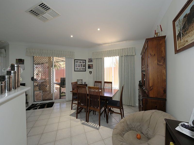 2B Galleon Close, Halls Head WA 6210