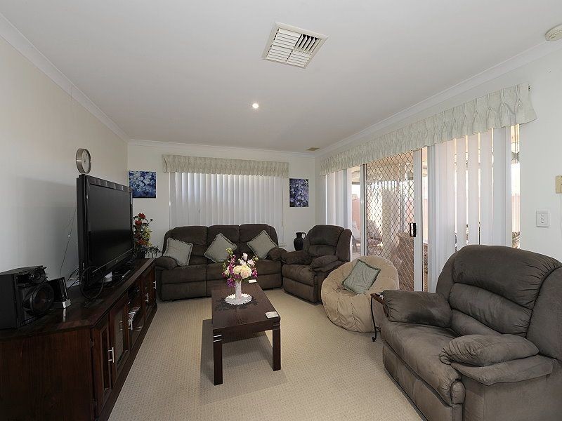 2B Galleon Close, Halls Head WA 6210