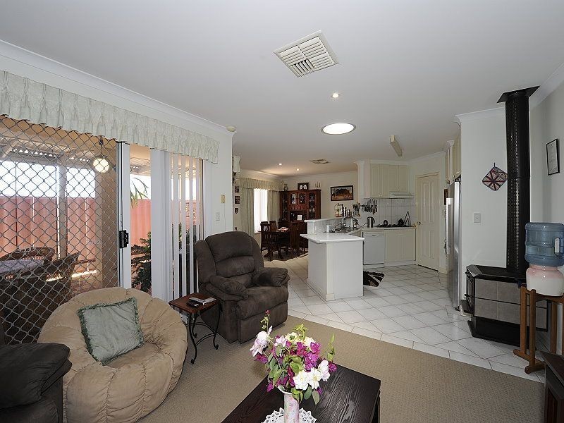 2B Galleon Close, Halls Head WA 6210