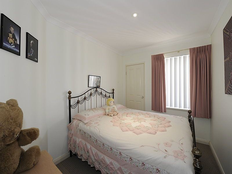 2B Galleon Close, Halls Head WA 6210