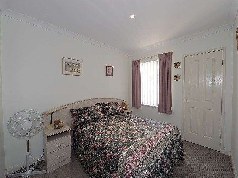2B Galleon Close, Halls Head WA 6210