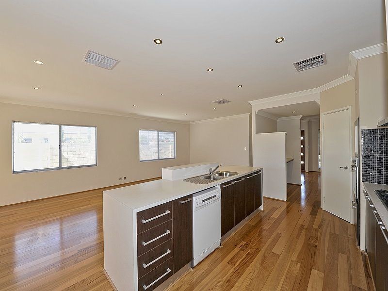 10 Asper Way, Halls Head WA 6210