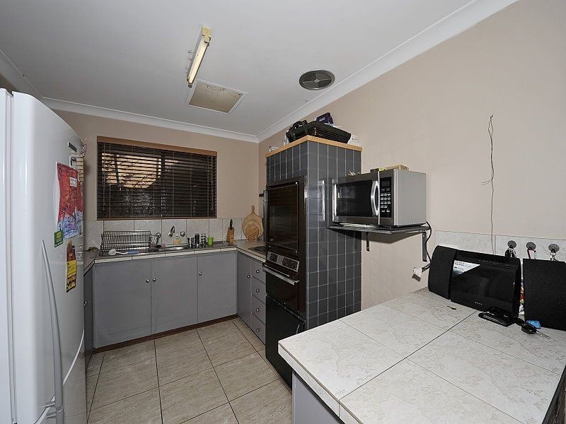 8A Napier Close, Halls Head WA 6210