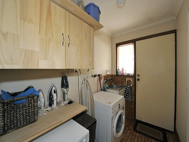 8A Napier Close, Halls Head WA 6210