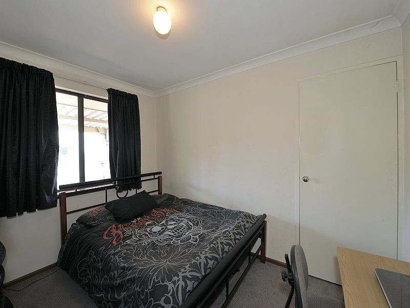 8A Napier Close, Halls Head WA 6210