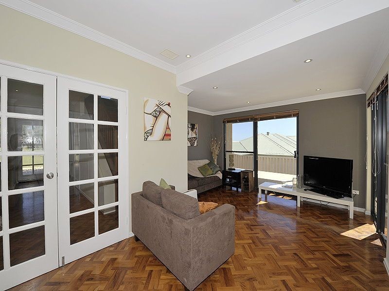 13 Carabeen Place, Halls Head WA 6210