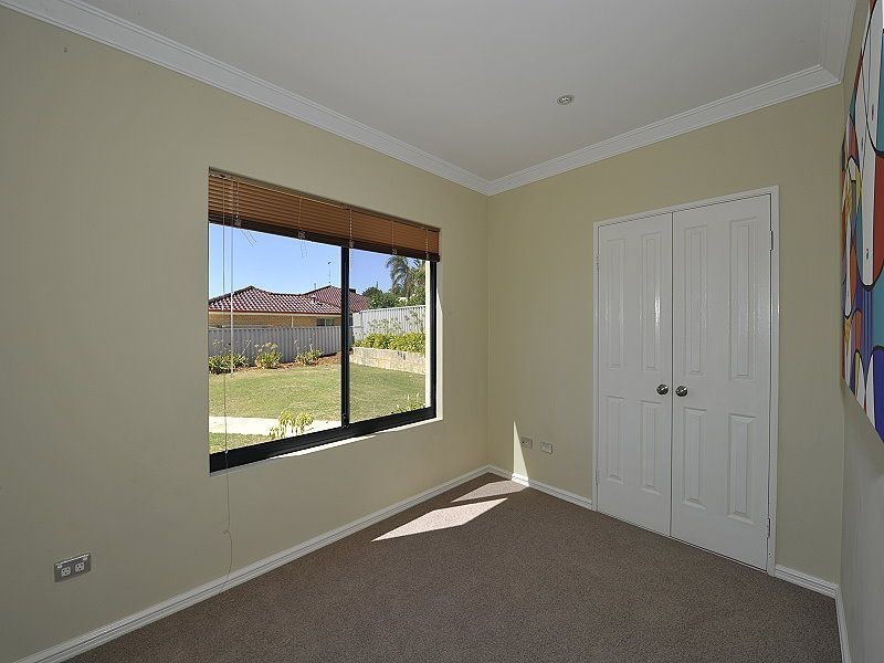 13 Carabeen Place, Halls Head WA 6210