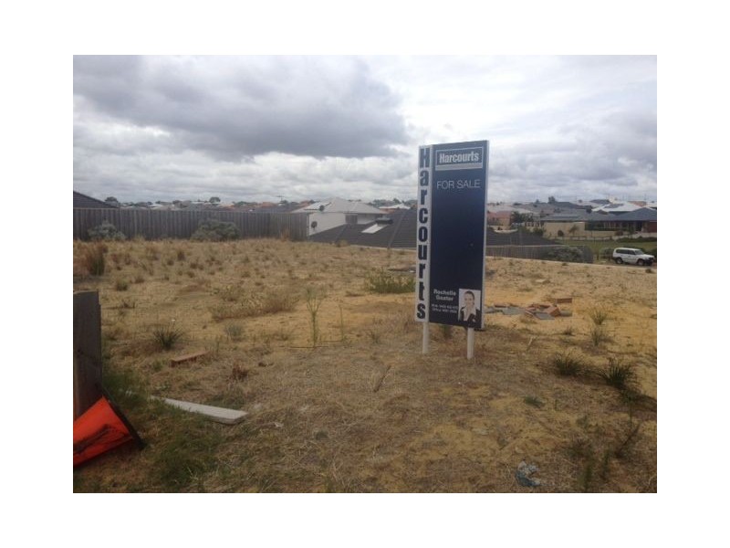 12 Lomatia Ramble, Halls Head WA 6210