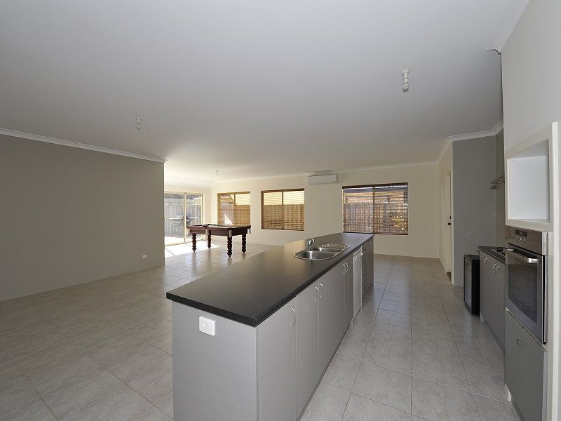20 Grasshill Grange, Halls Head WA 6210