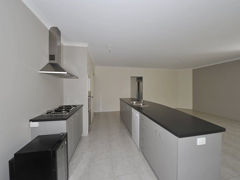 20 Grasshill Grange, Halls Head WA 6210
