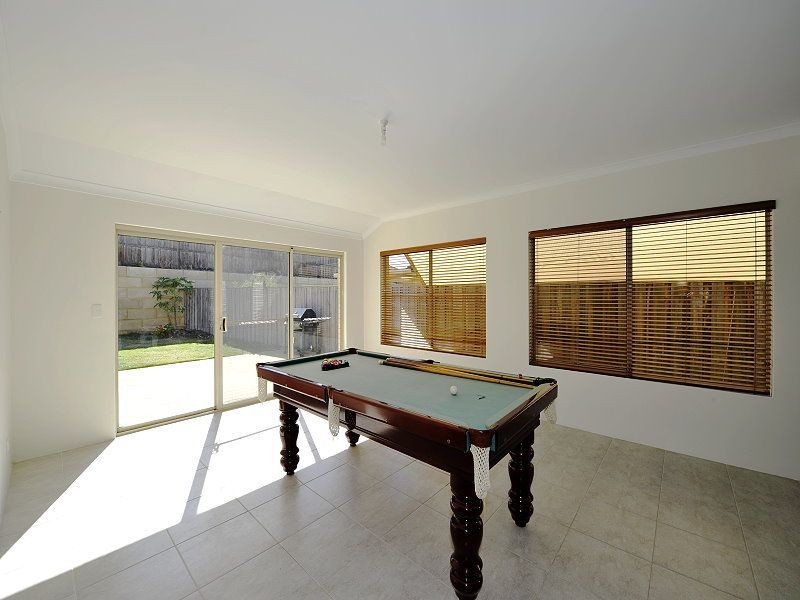 20 Grasshill Grange, Halls Head WA 6210