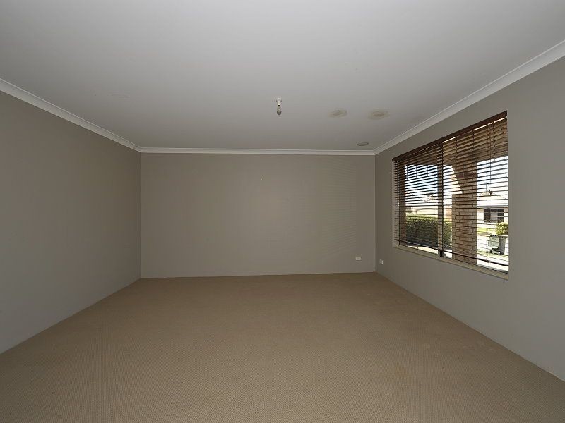 20 Grasshill Grange, Halls Head WA 6210