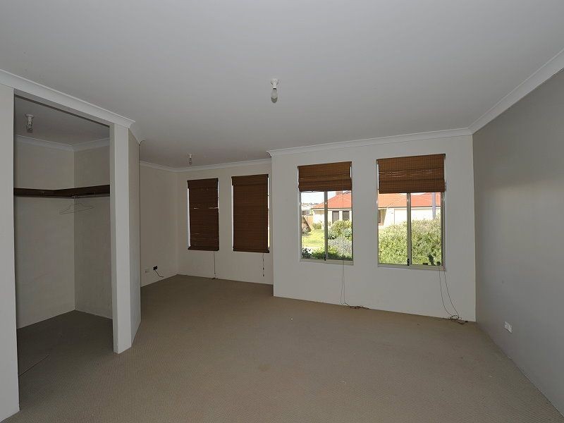 20 Grasshill Grange, Halls Head WA 6210