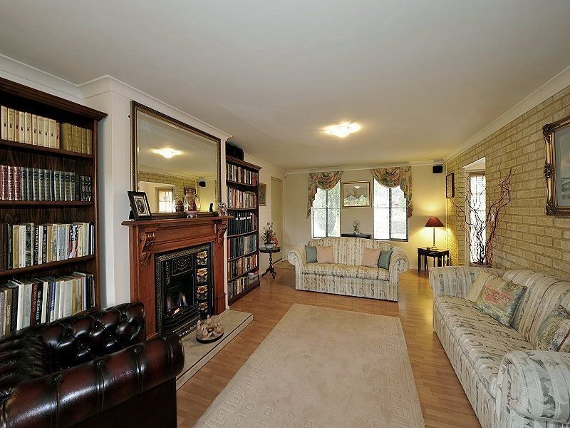 13 Midsummer Circle, Pinjarra WA 6208