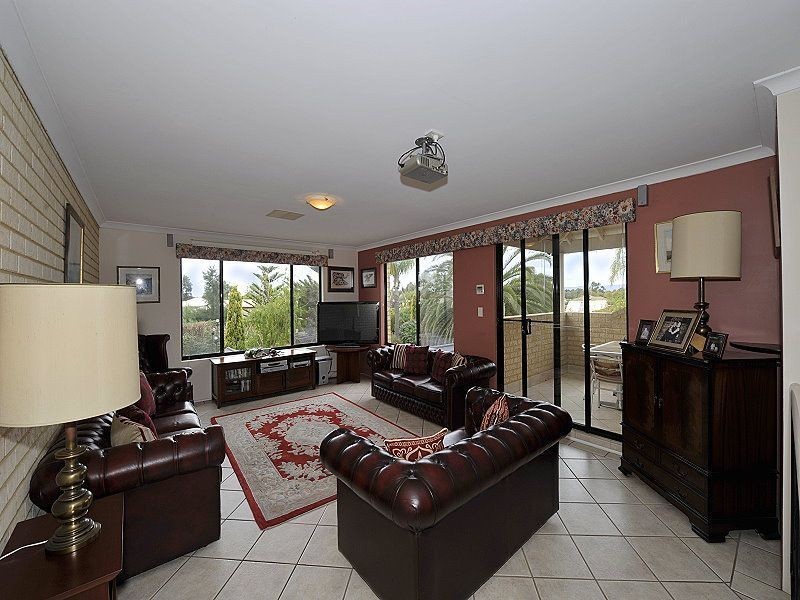 13 Midsummer Circle, Pinjarra WA 6208