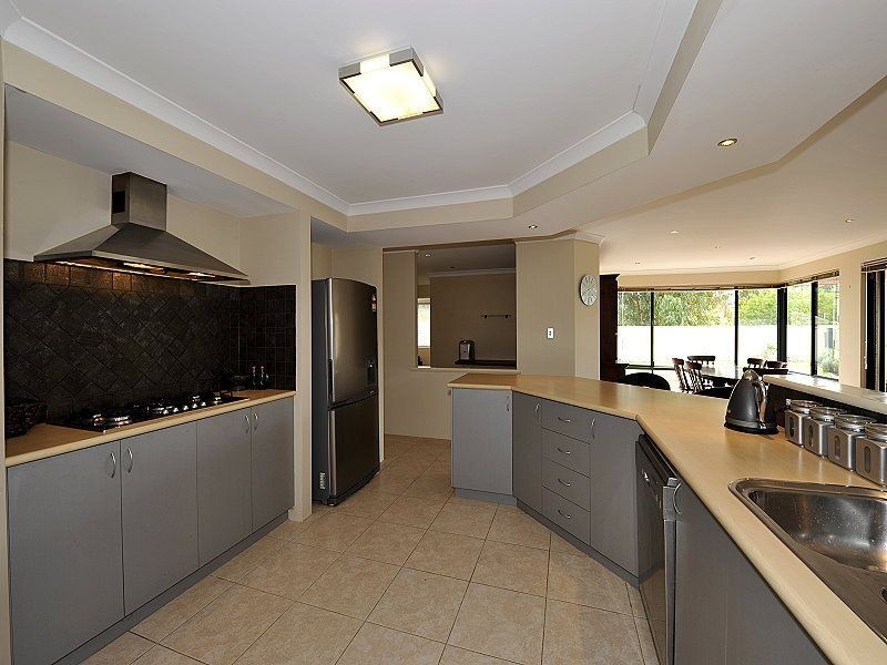 8 Sandalwood Close, Falcon WA 6210