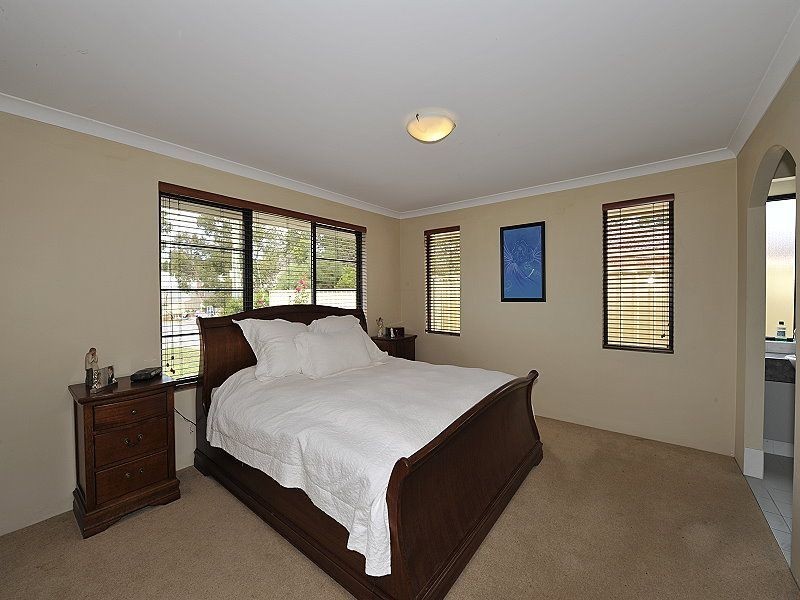 8 Sandalwood Close, Falcon WA 6210