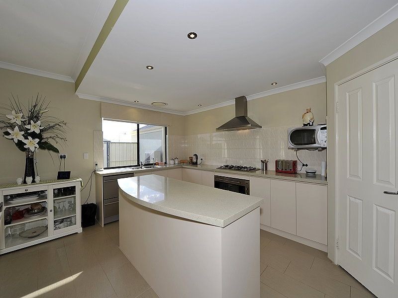 20 Guillardon Terrace, Madora Bay WA 6210