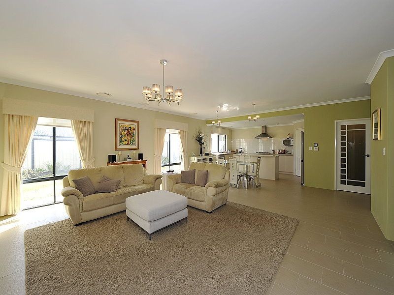 20 Guillardon Terrace, Madora Bay WA 6210