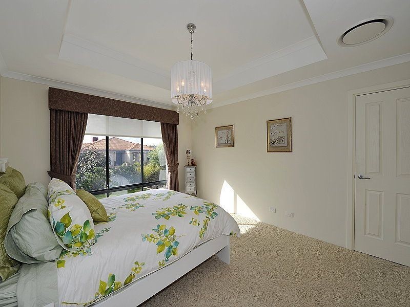 20 Guillardon Terrace, Madora Bay WA 6210