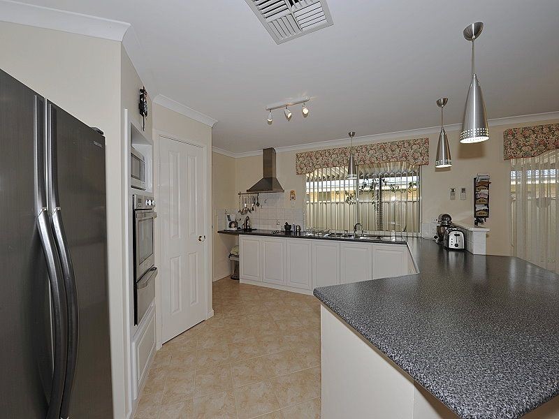 35 Cunderdin Loop, Dawesville WA 6211